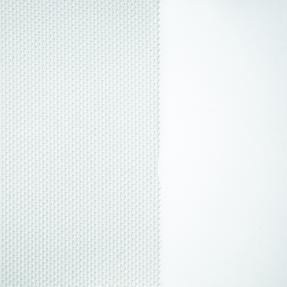 Blanc compare à du papier